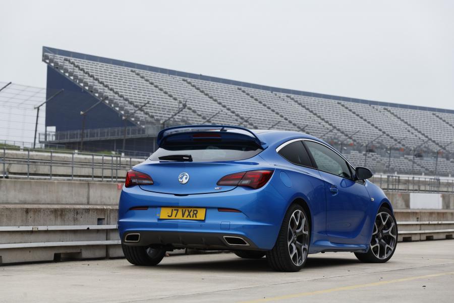  Vauxhall Astra VXR 2012 года  (фото 21 из 274)